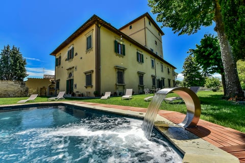 Torre dei Lari Residenza d'epoca — Bed and breakfast in Outer Florence · Florence