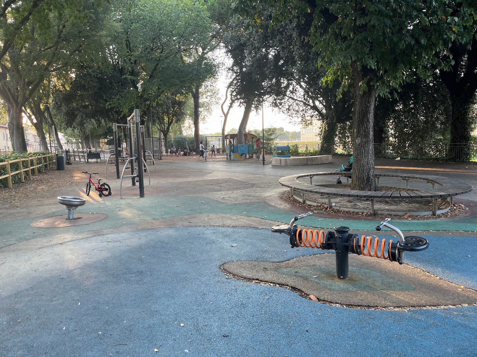 Parchetto giochi Santa Rosa — City park in Oltrarno, Florence