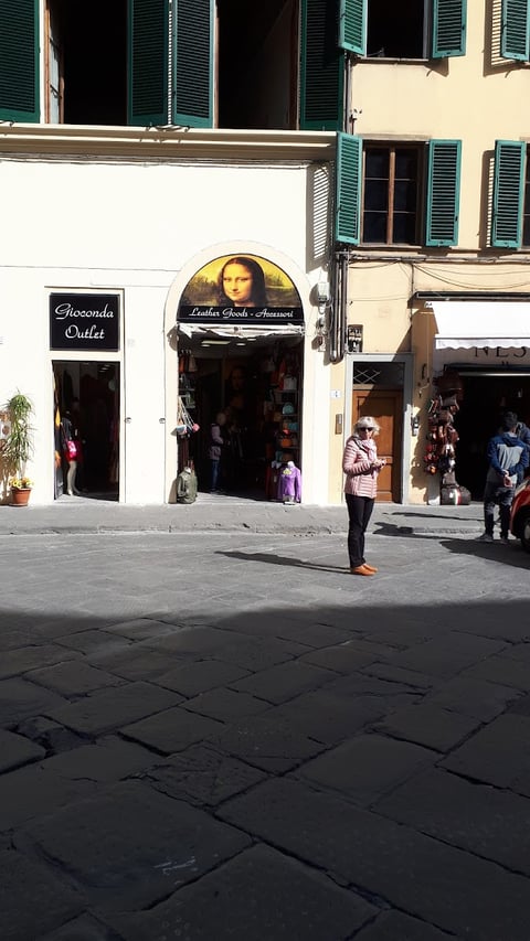 Senzatempo vintage watches — Store in San Lorenzo · Florence