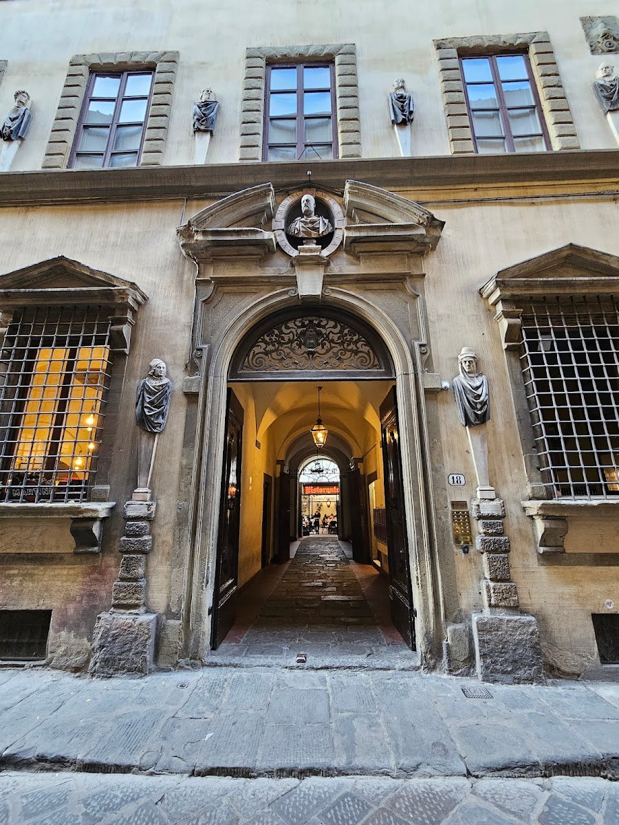 Altoviti Palace — Tourist attraction in Santa Croce, Florence