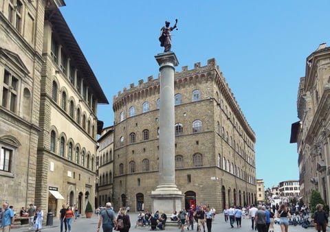 Piazza Santa Trinita — Historical landmark in Santa Maria Novella · Florence