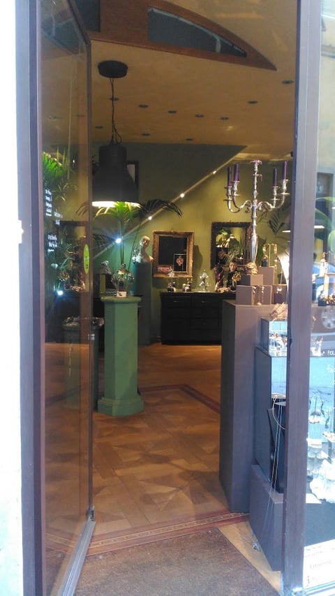 Extremida gioielli artigianali ed artistici — Jewelry store in Oltrarno · Florence