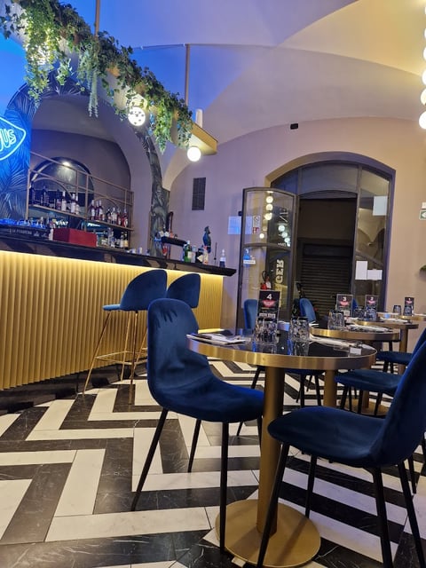 Golocious Burger&Wine Firenze — Restaurant in Santa Croce · Florence