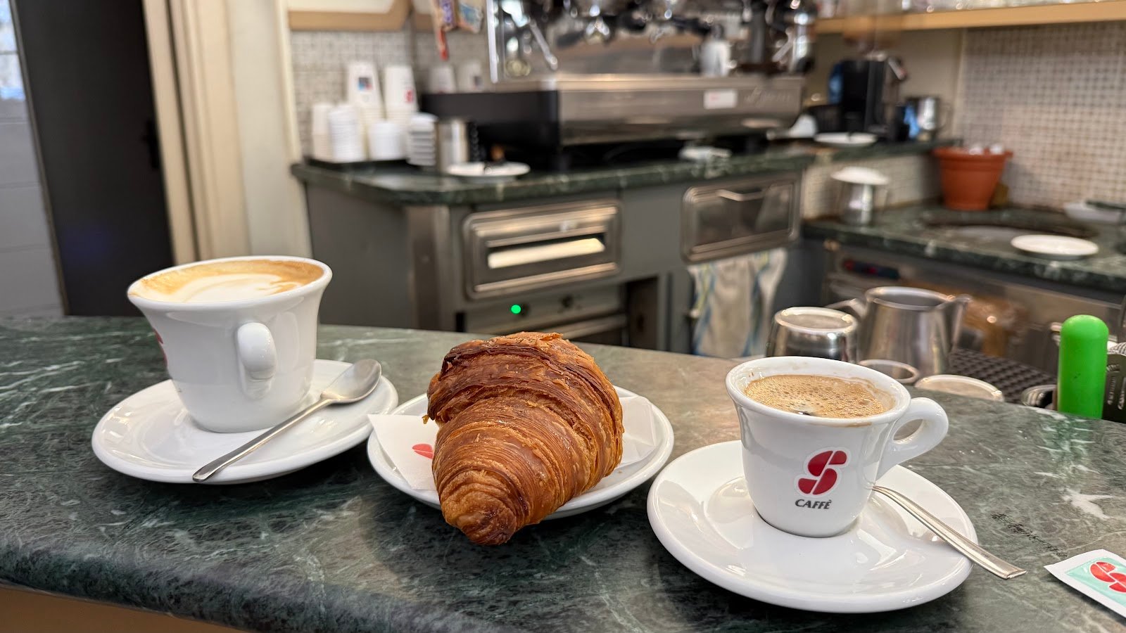 Barbarossa — Bar in Oltrarno, Florence