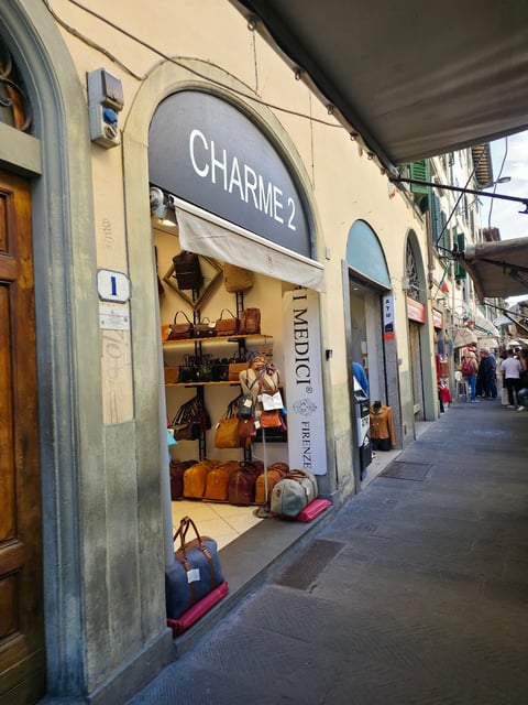 Charme2 Leather Point — Store in San Lorenzo · Florence