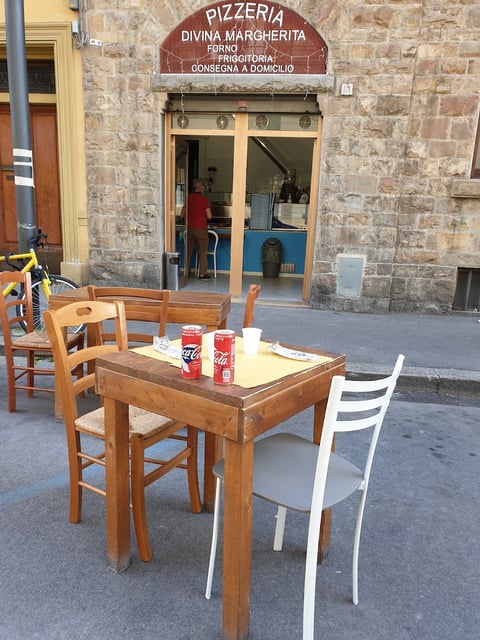 Pizzeria Divina Margherita — Pizza restaurant in Outer Florence · Florence