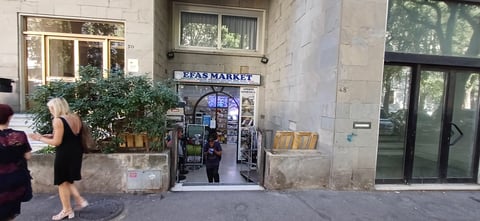 Efas Market Di Hu Yog Chang — Clothing store in Outer Florence · Florence