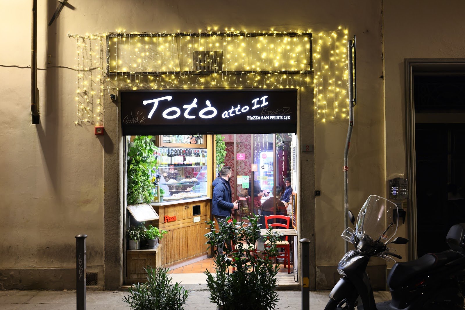 Pizzeria Totò atto II — Pizza restaurant in Oltrarno, Florence