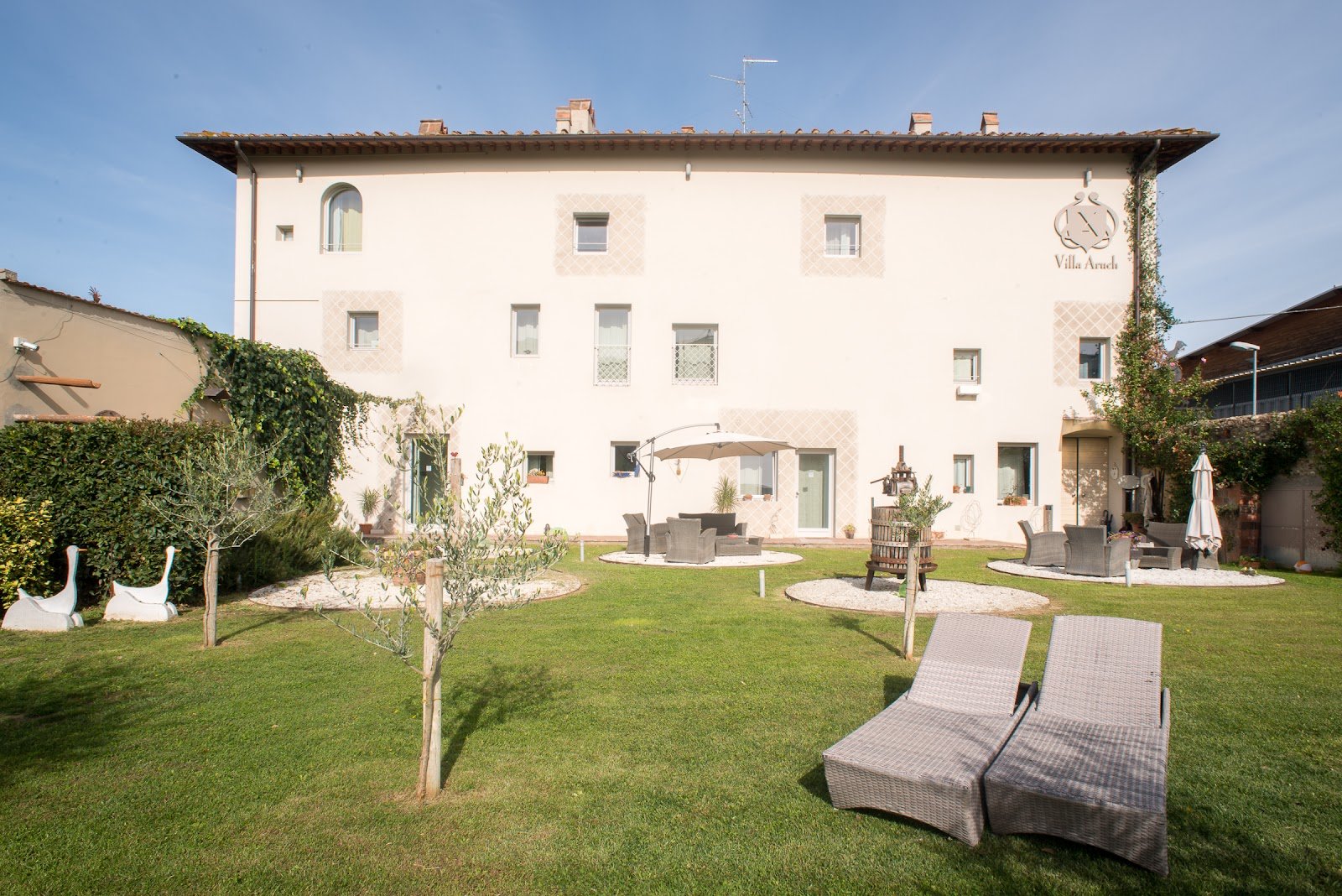 Villa Aruch - Prestige Apartments — Lodging in Outer Florence, Florence