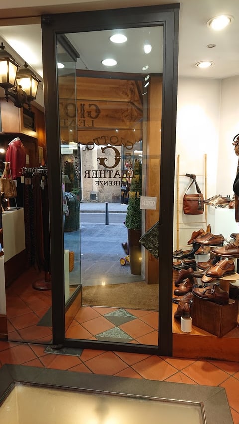 Giotto leather — Store in Oltrarno · Florence