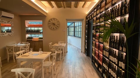 Sweet Wine Bar — Seafood restaurant in Outer Florence · Florence
