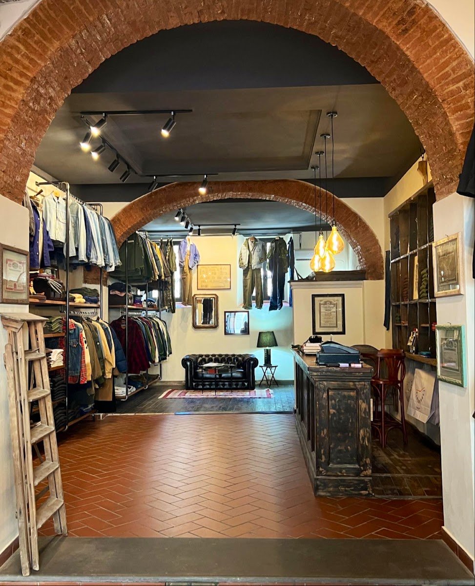Clochard9.2 - Vintage Store — Clothing store in Oltrarno, Florence