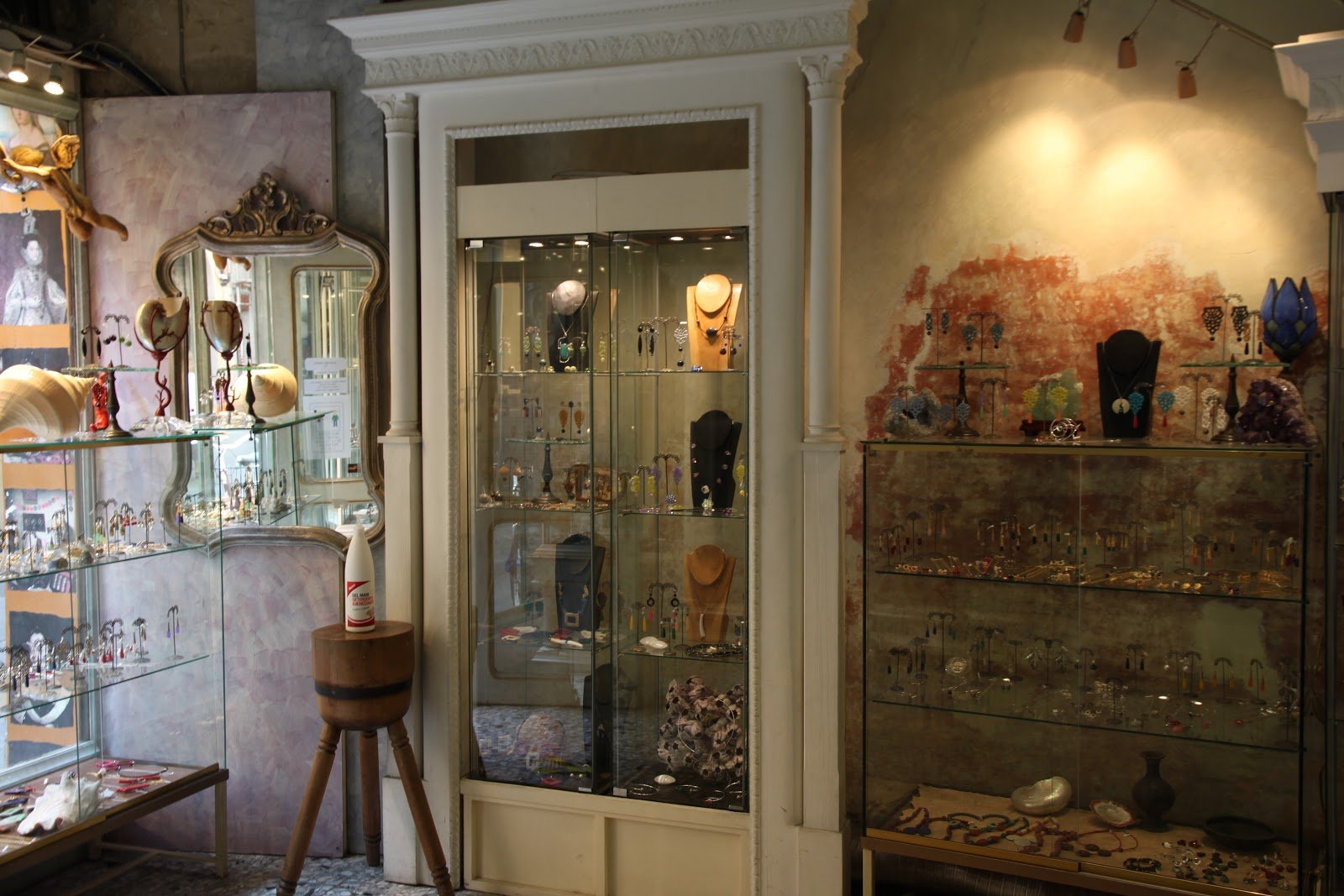 Bigiotteria Fiori Del Tempo di Deidda Francesco — Jewelry store in San Lorenzo, Florence