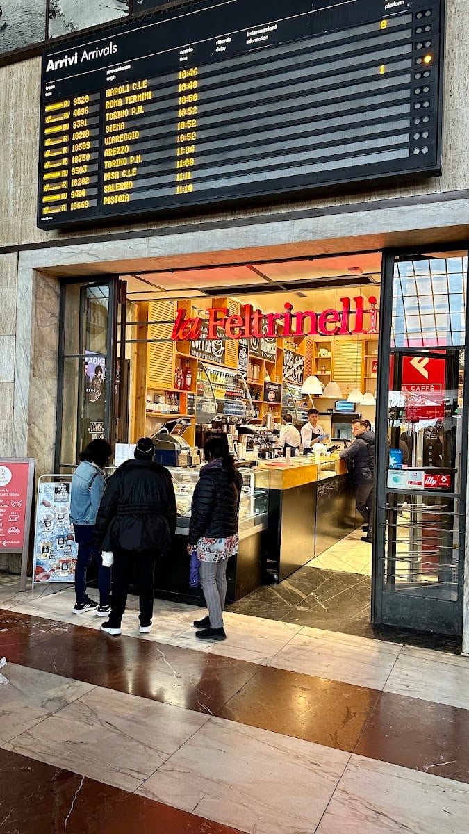 laFeltrinelli — Book store in Santa Maria Novella, Florence