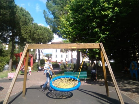 Giardino & area giochi — Garden in Outer Florence · Florence