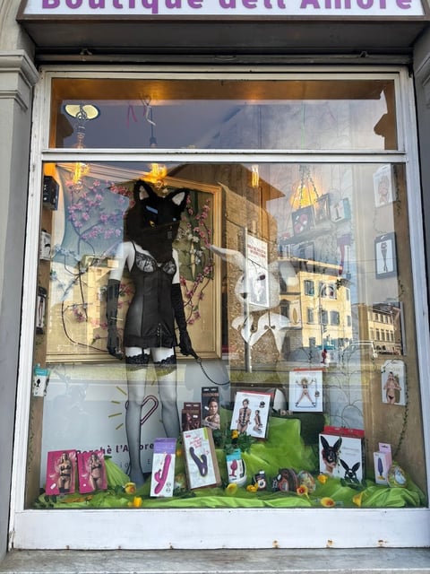 Boutique dell'Amore Perchè L' Amore è Un Arte Porta a Prato — Store in Santa Maria Novella · Florence