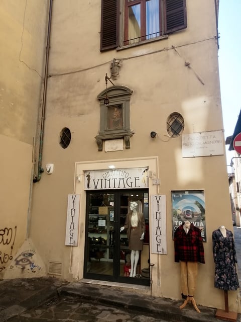 Giratempo Vintage store Firenze — Clothing store in Santa Croce · Florence