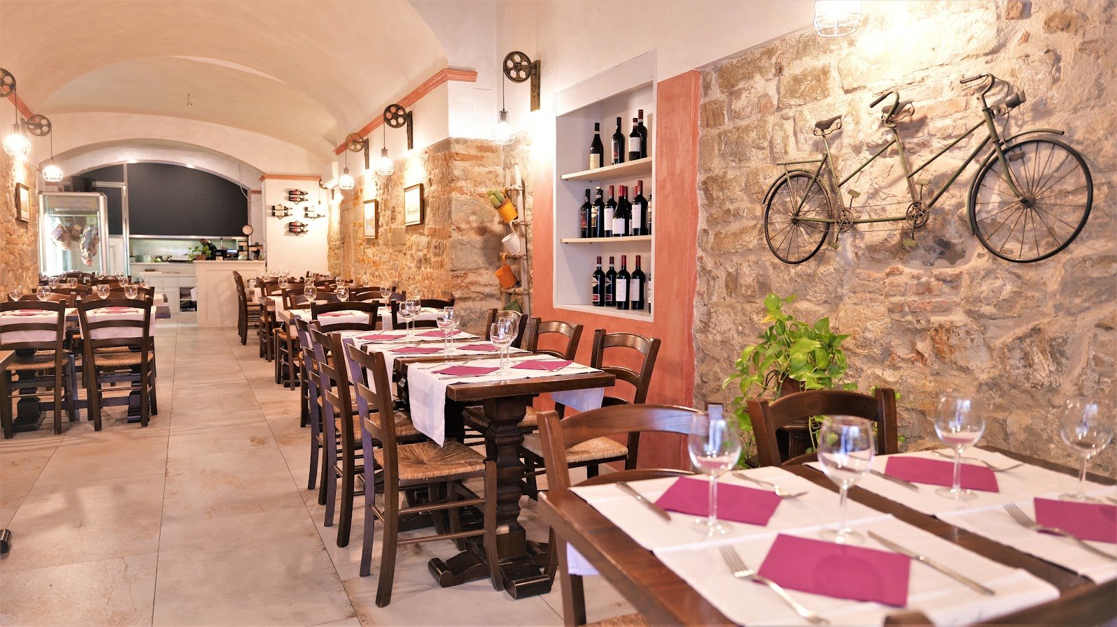 Il Tocco di Bacco — Restaurant in Centro Storico, Florence