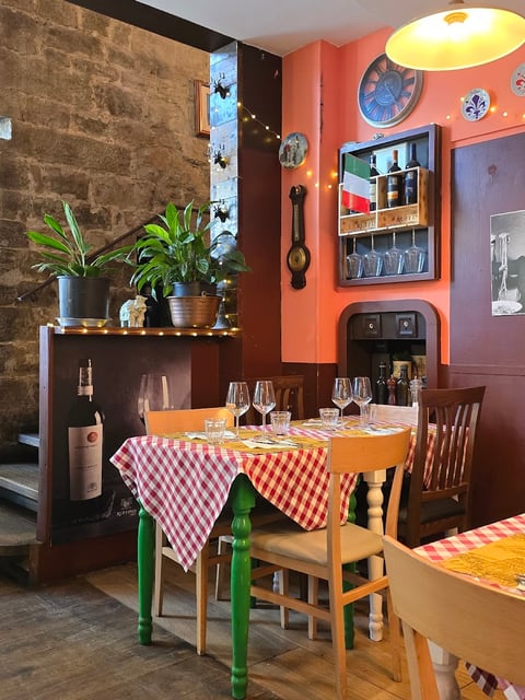 Wine window — Wine bar in Santa Croce · Florence