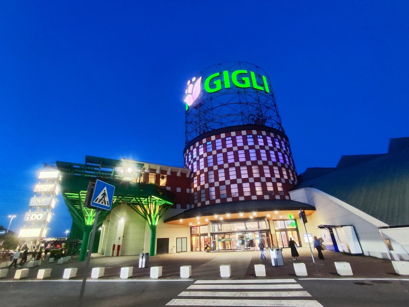 I Gigli — Shopping mall in Outer Florence, Florence