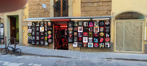 𝔯𝔢𝔡 𝔩𝔦𝔤𝔥𝔱 𝔢𝔰𝔱. 1992 ⚡️ 𝑹𝑶𝑪𝑲 𝑺𝑯𝑶𝑷 — Clothing store in Centro Storico · Florence