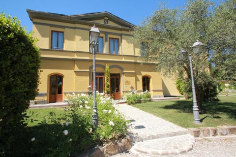 Hotel Villa Betania - Hotel con Parcheggio Gratuito! — Hotel in Oltrarno · Florence