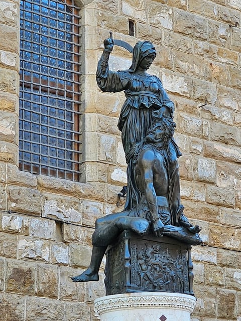 Judith and Holofernes — Sculpture in Centro Storico · Florence