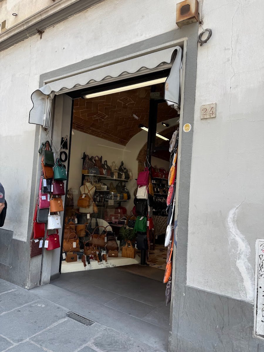 Moretti Walter — Store in Santa Croce, Florence