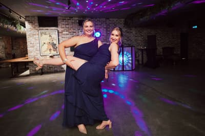 Mandy & Selina — image 705