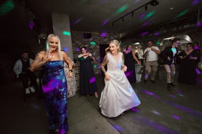 Mandy & Selina — image 764