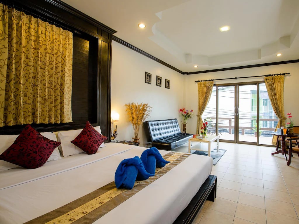 Baan Veerakit Patong Nanai Road