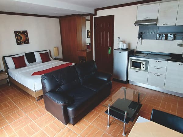 Karlsson Restaurant & Hotel Patong photo 2