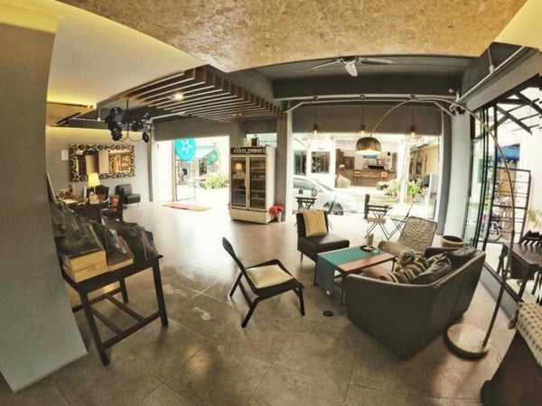 Sea front home photo 8