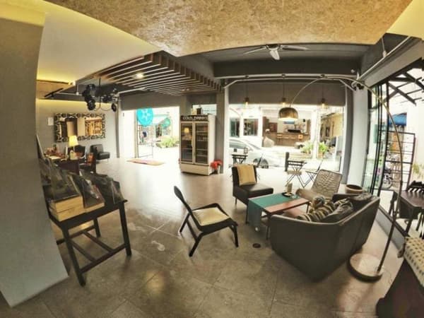 Sea front home photo 8
