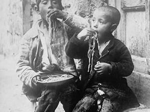 Two Neapolitan Children slurp down Spaghetti - Art Print