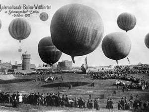 Berlin Ballon Race Photo - Art Print
