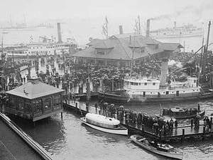 Hampton Roads Revels in the Return of the American Fleet - Art Print
