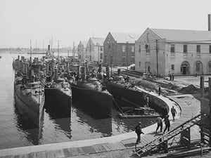 US Torpedo boats in the wet dock