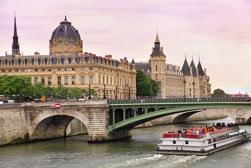 Bateau Mouche Sightseeing - Places to Visit in Paris