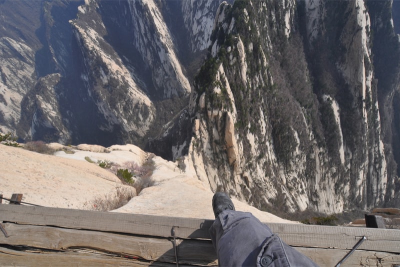 Plank on the Mount Huashan - Hiking Trails 