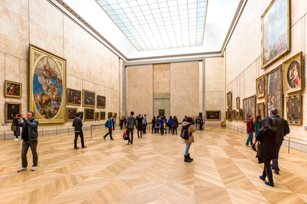 Louvre Museum Tours – Which one is Best? - TourScanner