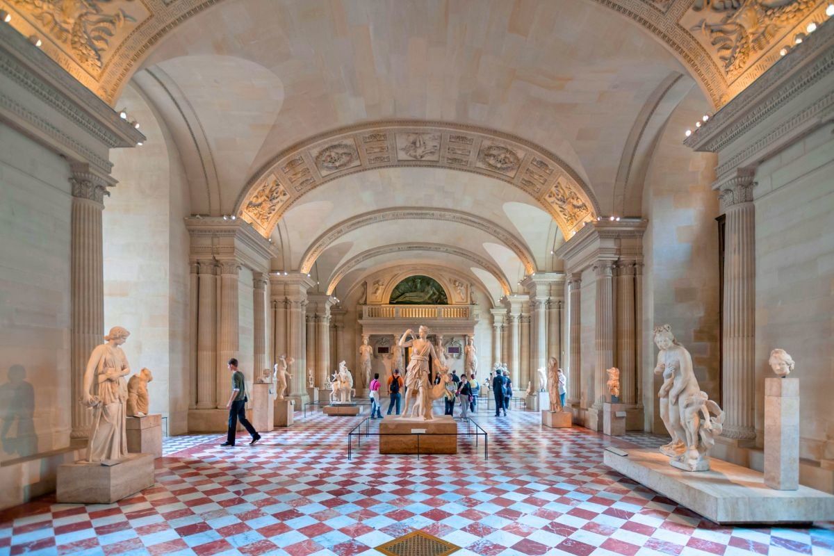 best time to visit the Louvre Museum