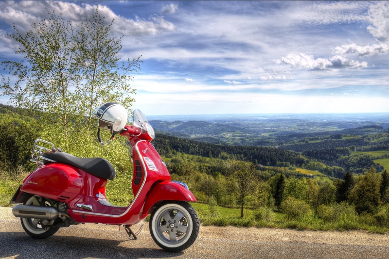 Vespa - Tuscany wine tours