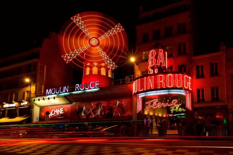 Eiffel Tower tour and Moulin Rouge show