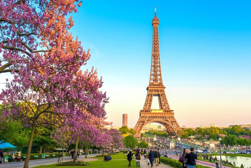 how to choose the best Eiffel Tower tours