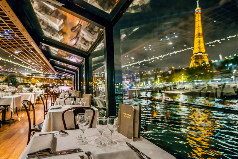 Seine river cruise dinners