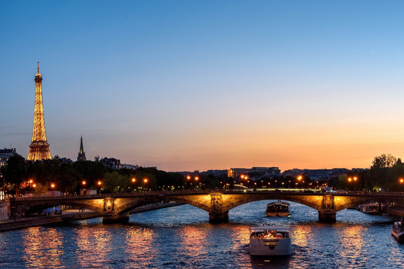 Seine river cruises by night