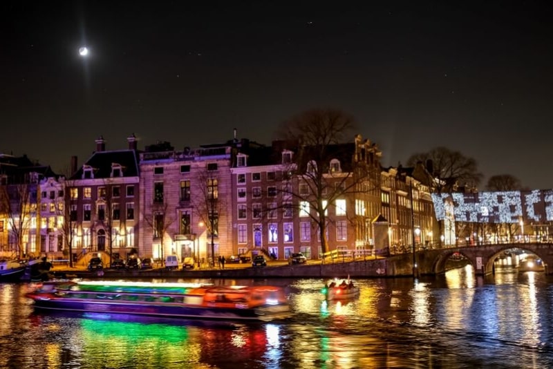 Crucero nocturno por el canal de Amsterdam de 1,5 horas
