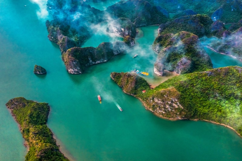 Halong Bay Full-Day Deluxe Tours Including Cruise, Kayaking and Lunch from Hanoi