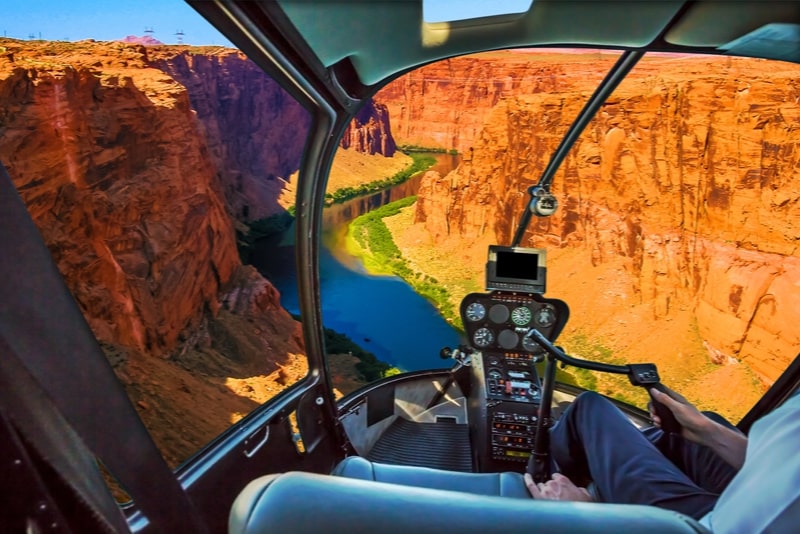 Grand Canyon West Rim Deluxe Hubschraubertour bei Sonnenuntergang